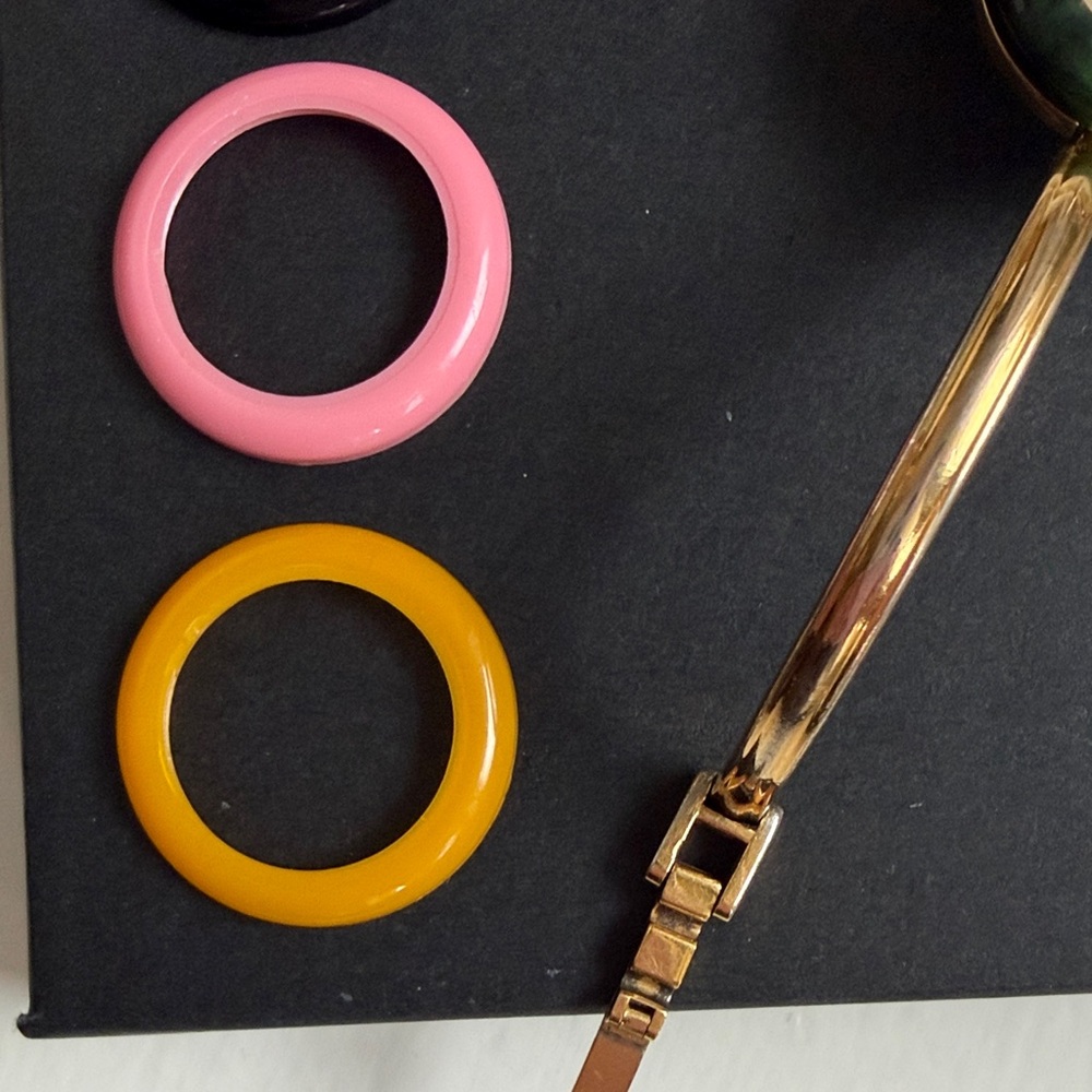 Gucci Gold Tone Bracelet Watch with Interchangeable Color Bezels - Picture 6 of 16